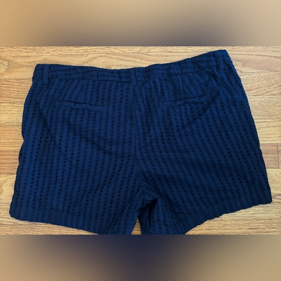 Merona Shorts Women’s 16 Blue Eyelet Detail Zip Button Closure Pockets Casual - Picture 5 of 8